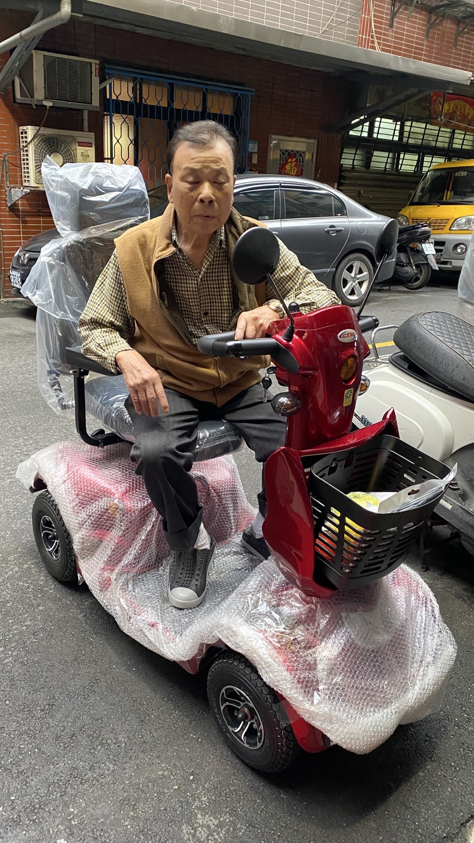 我購買雙人座椅，跟太太就可以一起出門啦