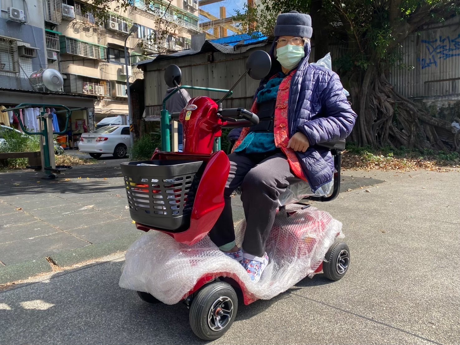 2025年新款，又多了置杯架跟彈夾包，出門可以喝暖暖的茶啦
