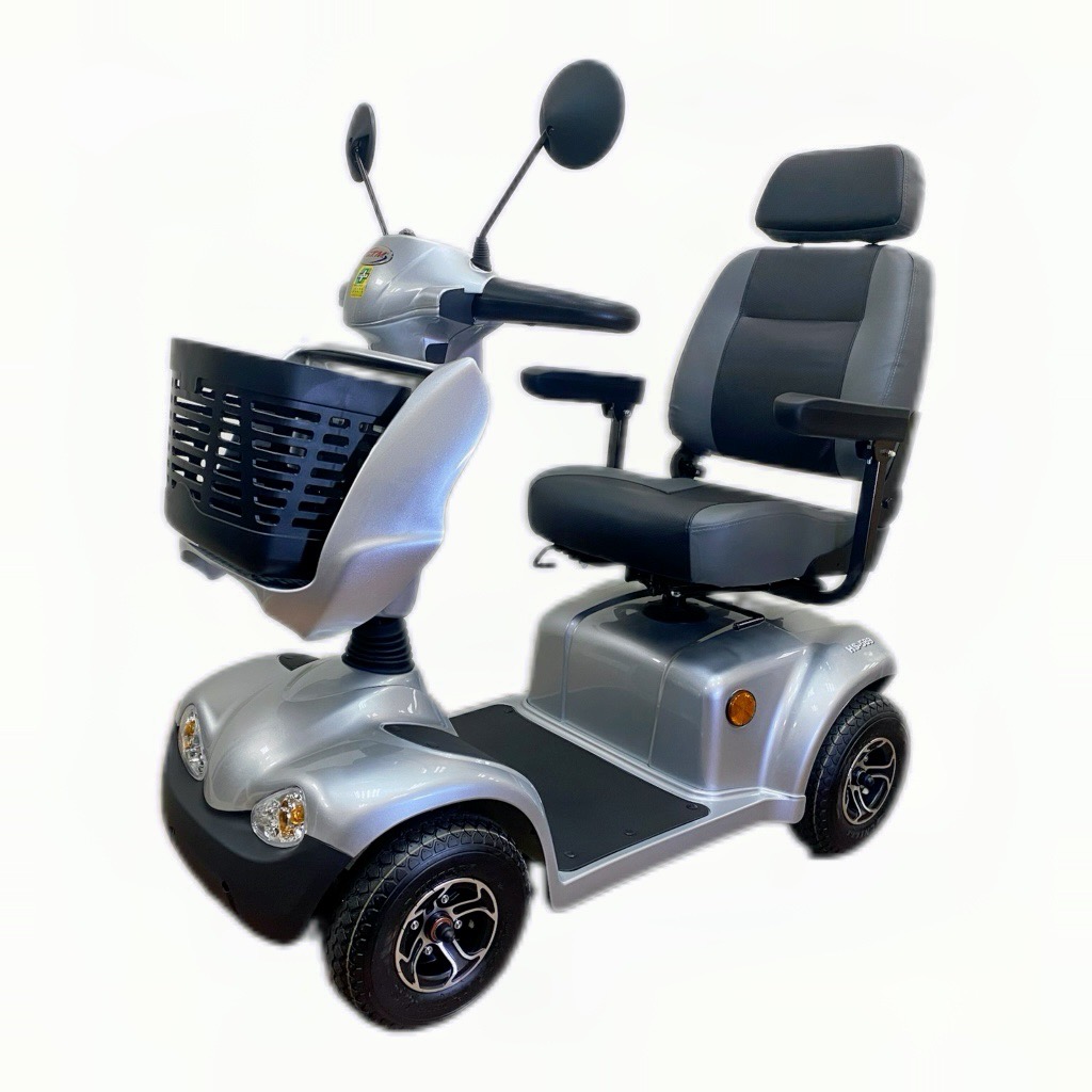 HS-589 中大型電動代步車的正面外觀